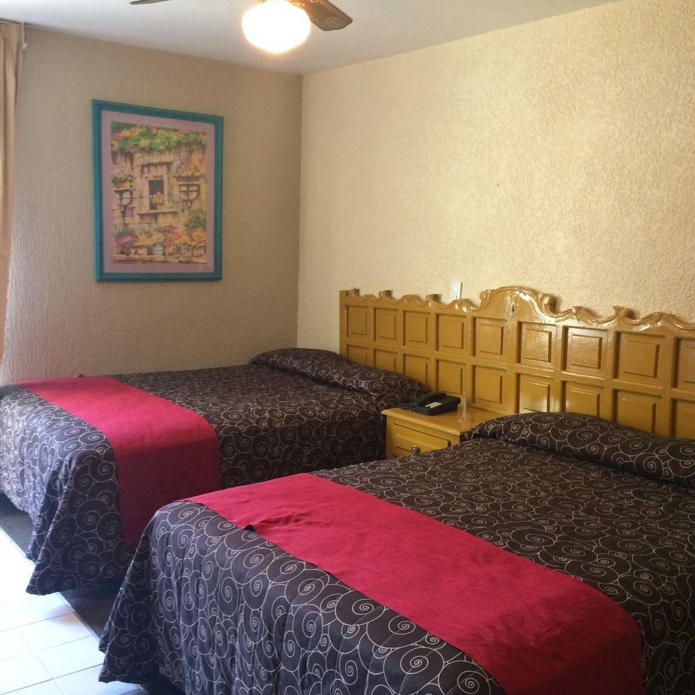 Hotel Colon Express グアダラハラ エクステリア 写真