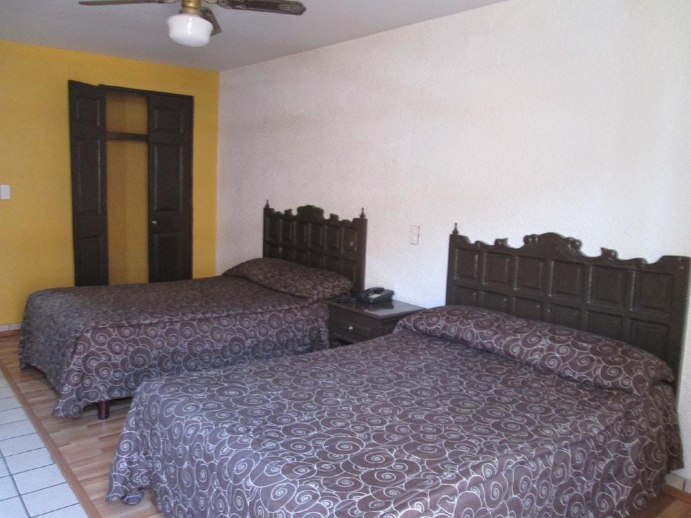 Hotel Colon Express グアダラハラ エクステリア 写真