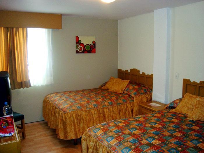 Hotel Colon Express グアダラハラ エクステリア 写真